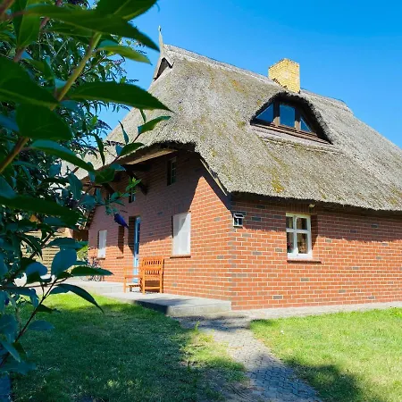 Ferienwohnung Unter Dem Reetdach Wustrow  Exterior photo